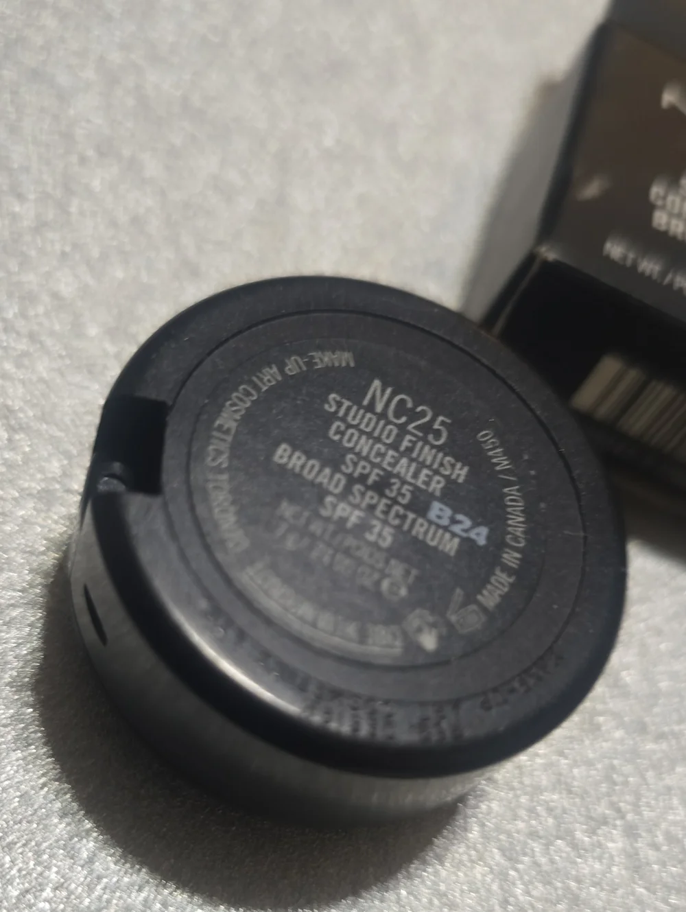 NC25 MAC RARE HTF Studio Finish Concealer Pot SPF 35 NWT